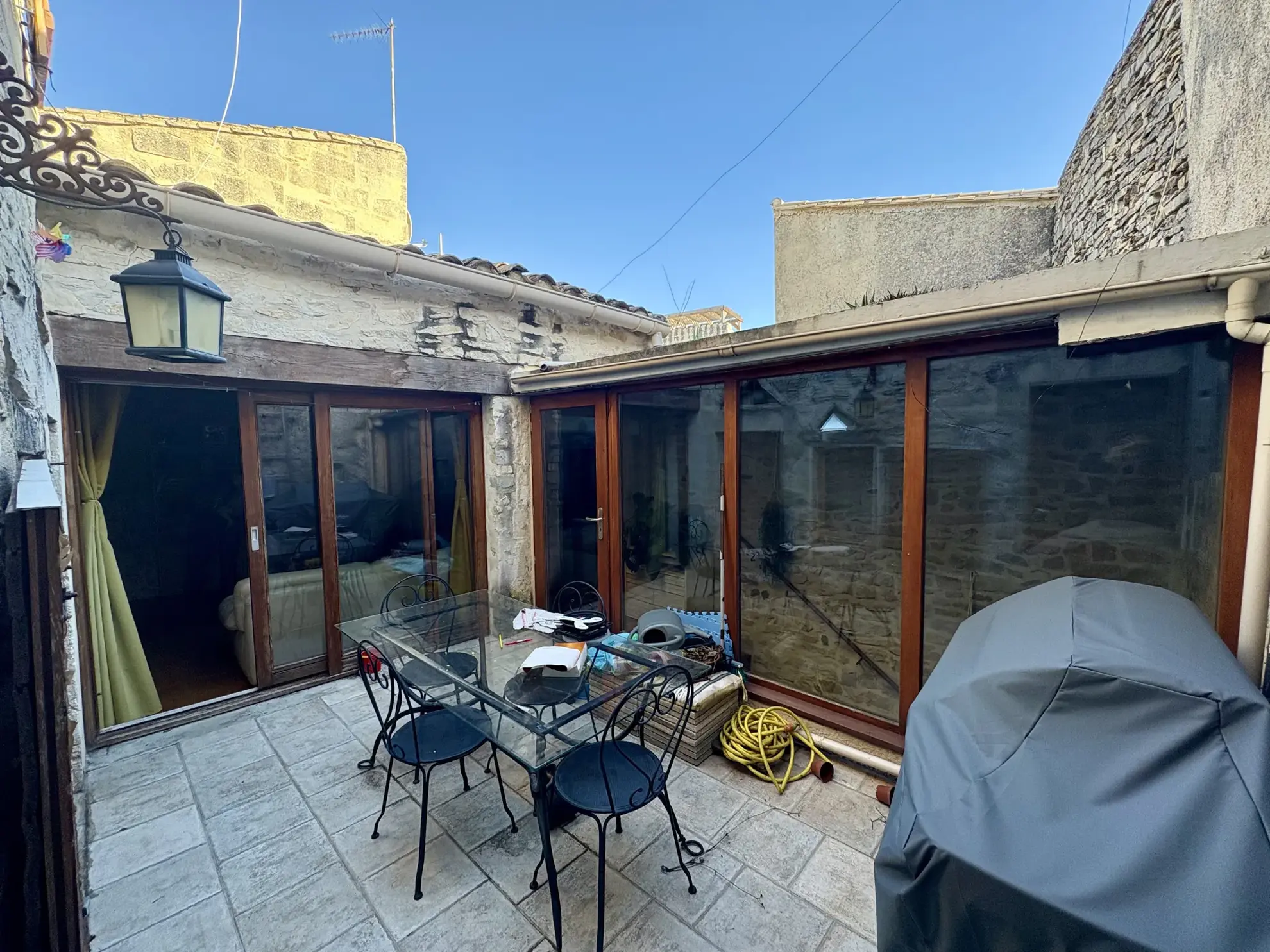 Maison de village de 153 m² avec patio à Saint-Dionisy, charme ancien et possibilités d'aménagement 