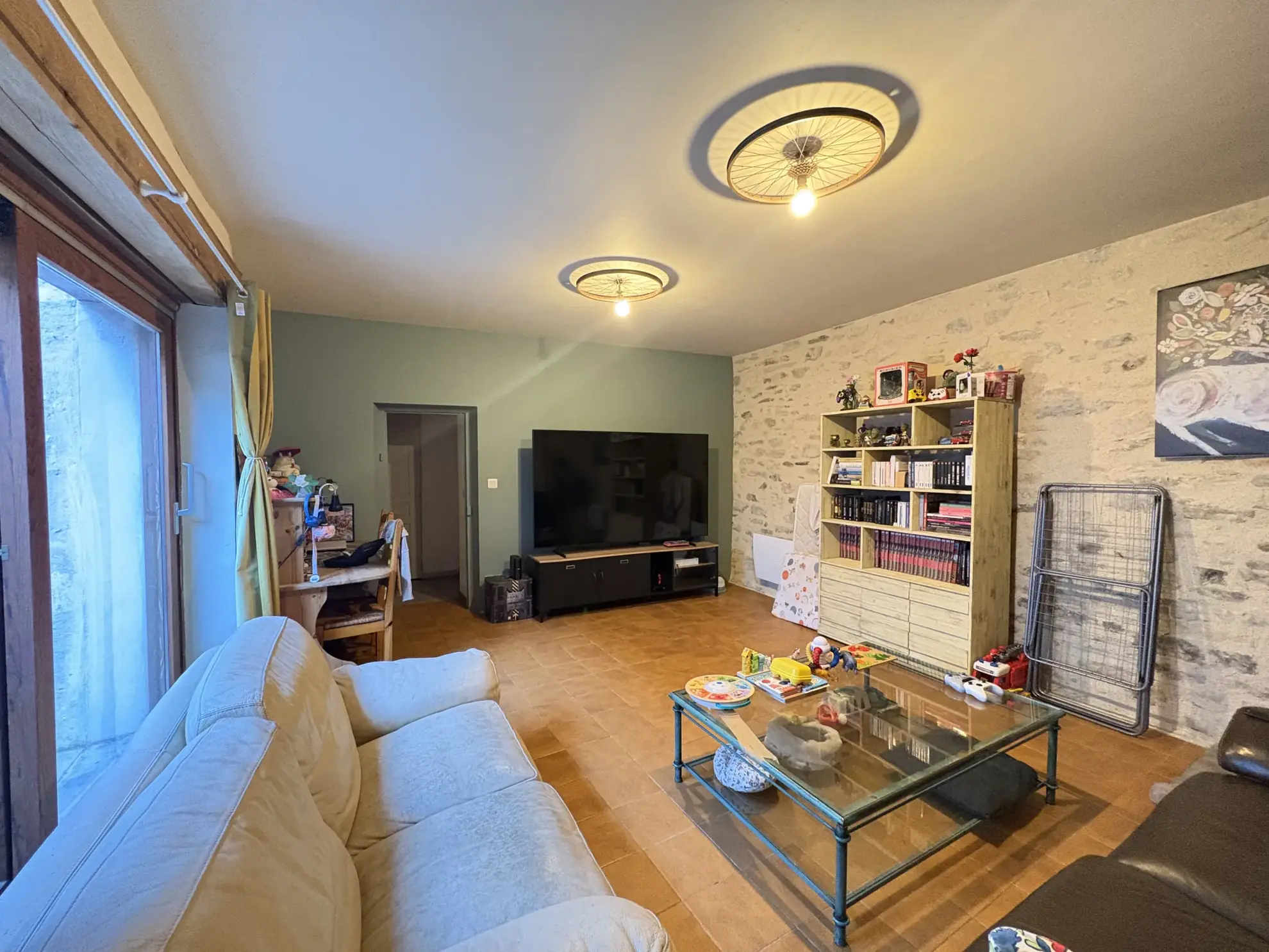 Maison de village de 153 m² avec patio à Saint-Dionisy, charme ancien et possibilités d'aménagement 