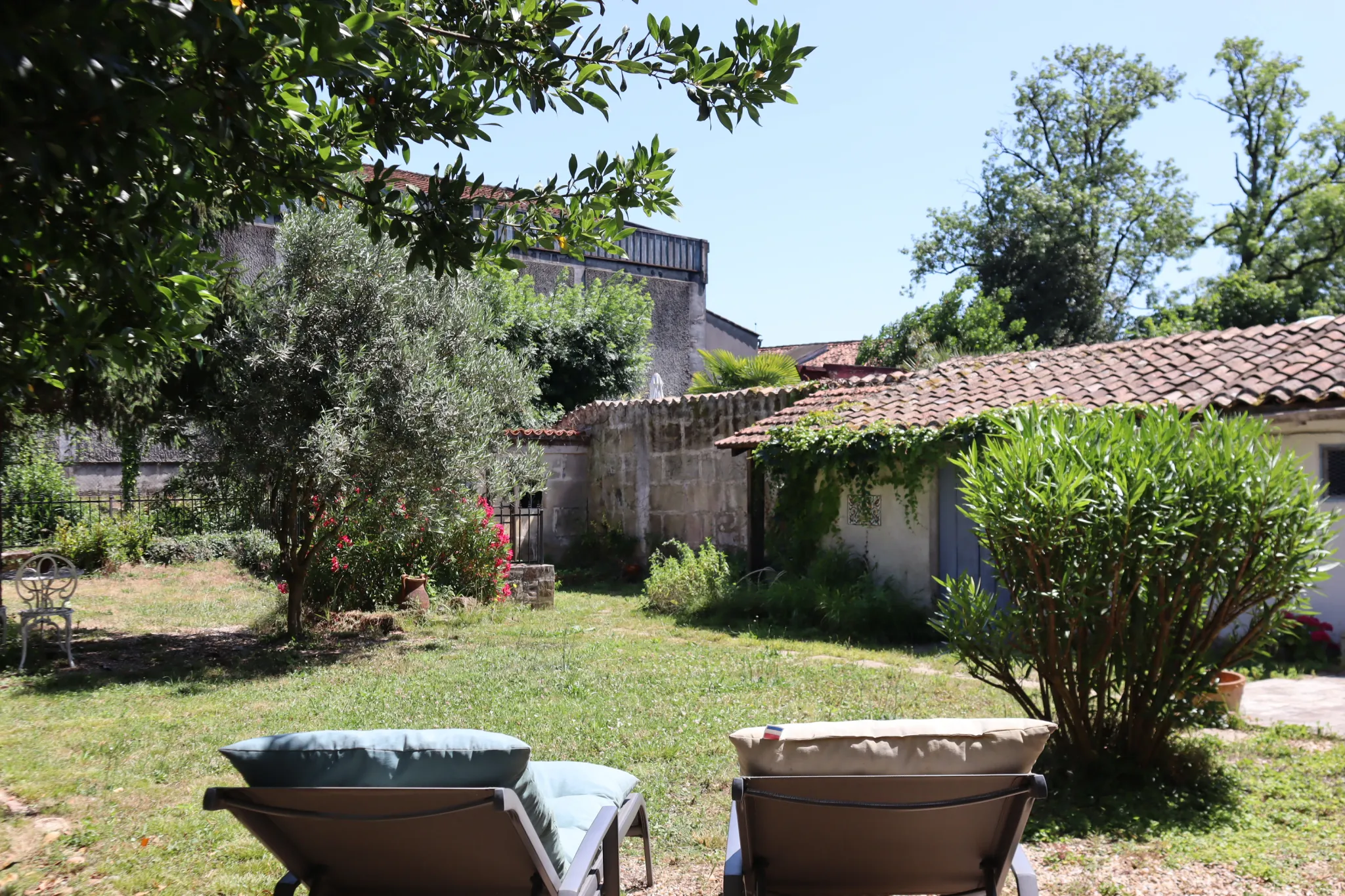 Belle maison familiale avec jardin et accès au canal à Cognac en vente 