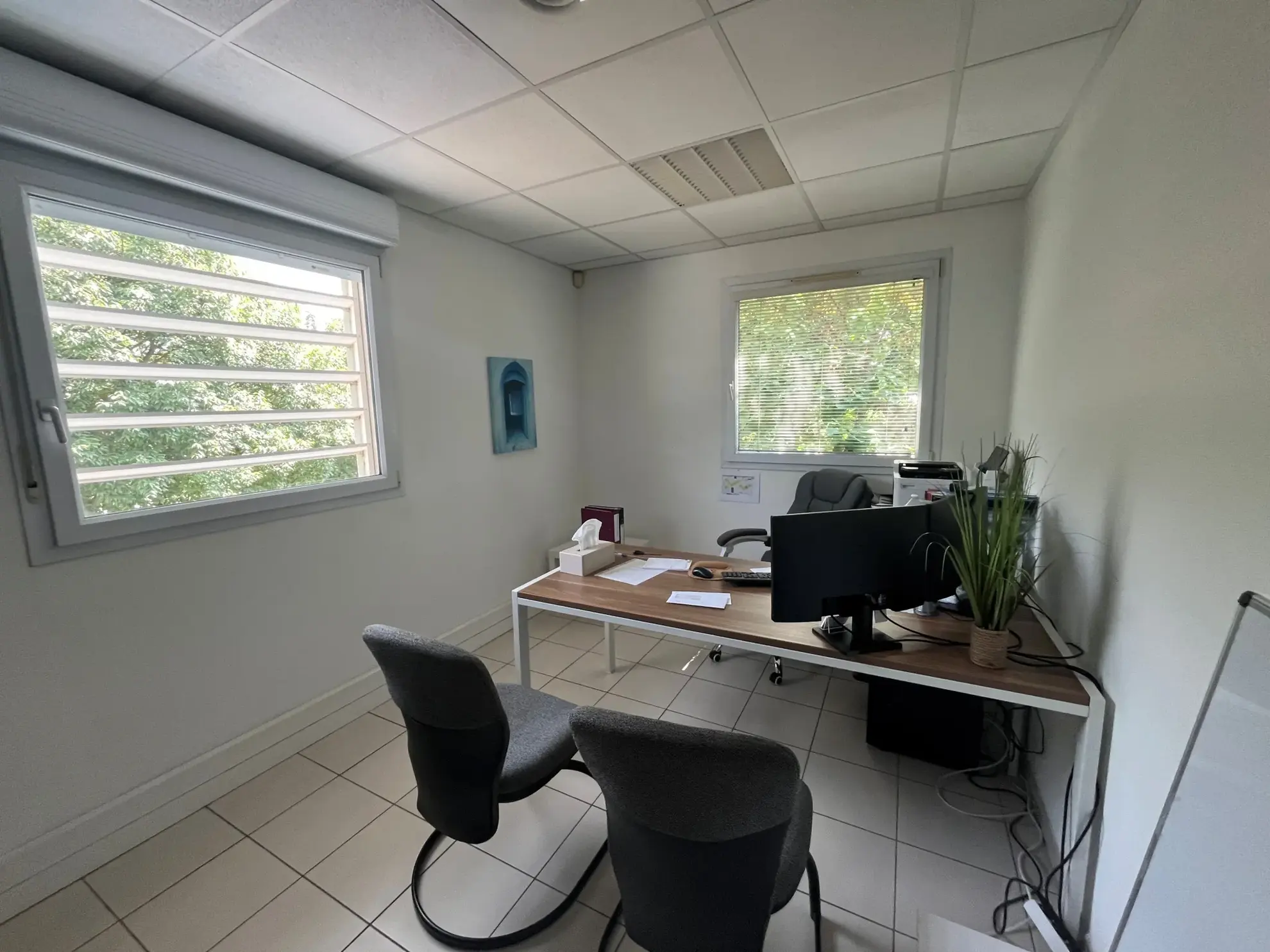 Bureaux de 137 m² à Nîmes Parc Kennedy avec 10 stationnements