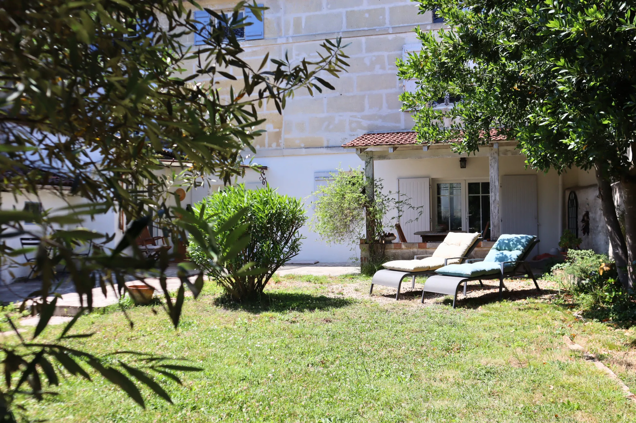 Belle maison familiale avec jardin et accès au canal à Cognac en vente 