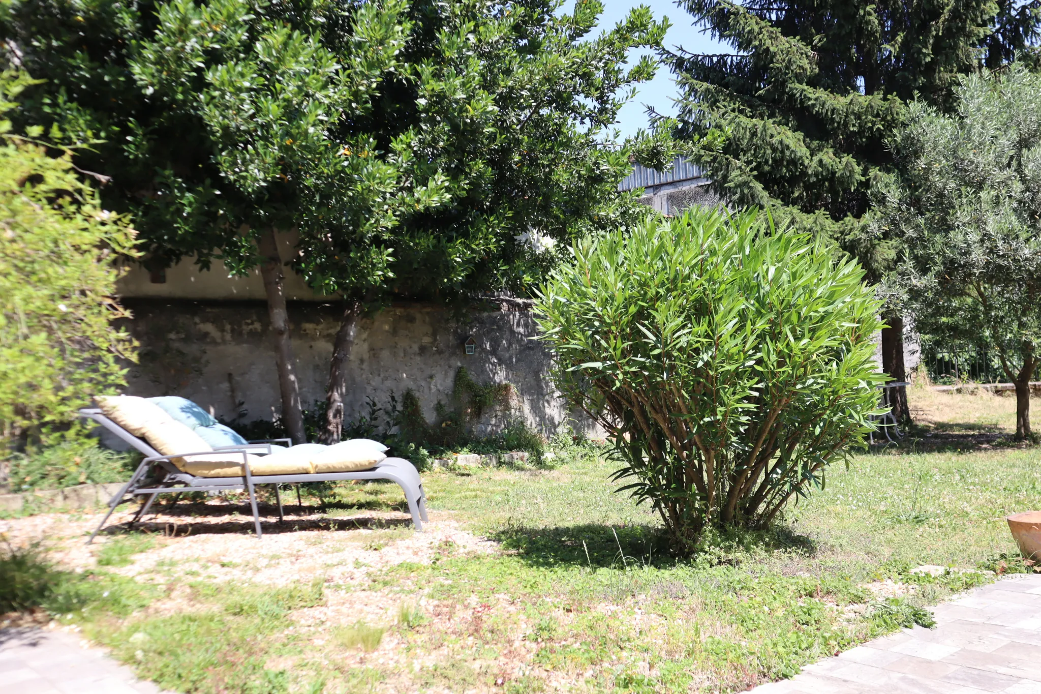 Belle maison familiale avec jardin et accès au canal à Cognac en vente 