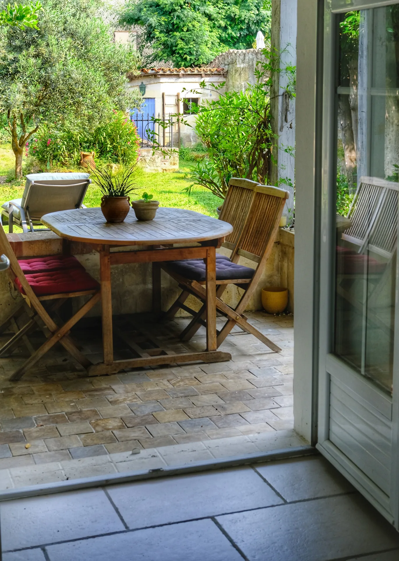 Belle maison familiale avec jardin et accès au canal à Cognac en vente 