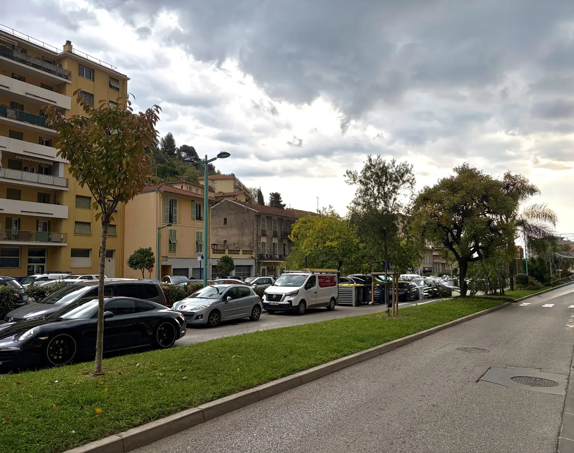 Bail commercial pour restaurant-traiteur à Menton – Emplacement stratégique et terrasse
