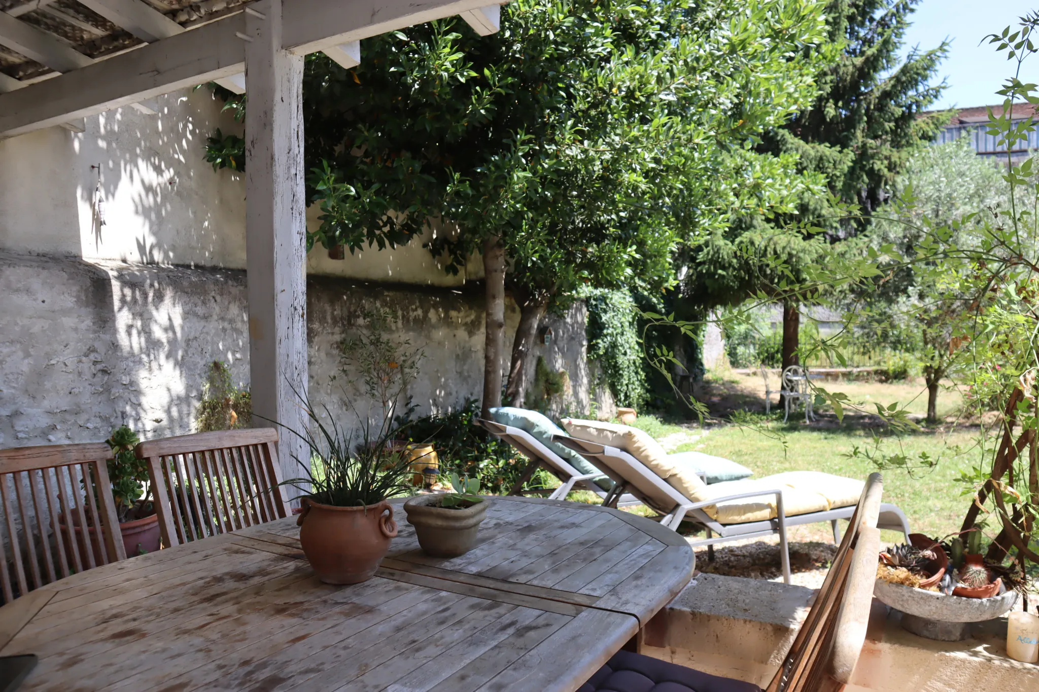 Belle maison familiale avec jardin et accès au canal à Cognac en vente 