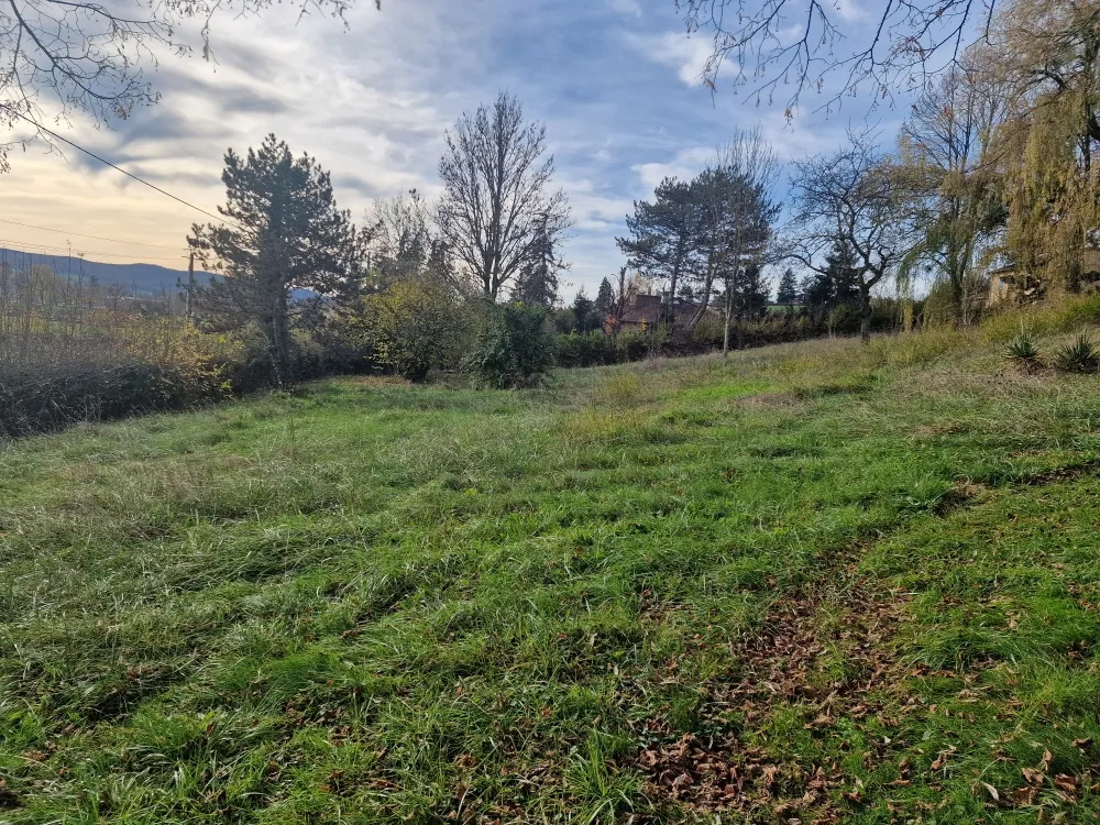 Terrain à bâtir de 620 m² à Cluny - Terrain constructible viabilisé