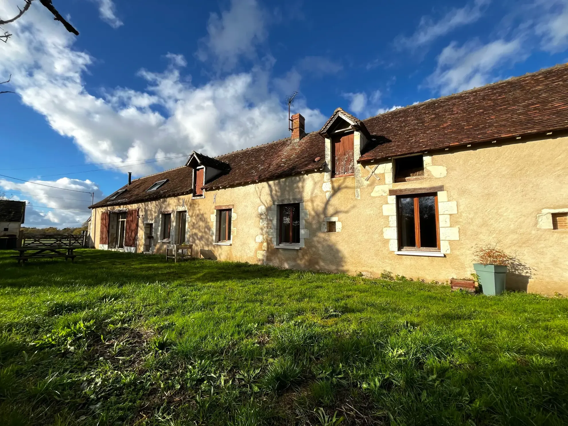 Magnifique propriété équestre rénovée avec terrain de 2,5 hectares près de Loches, Le Blanc et La Roche Posay