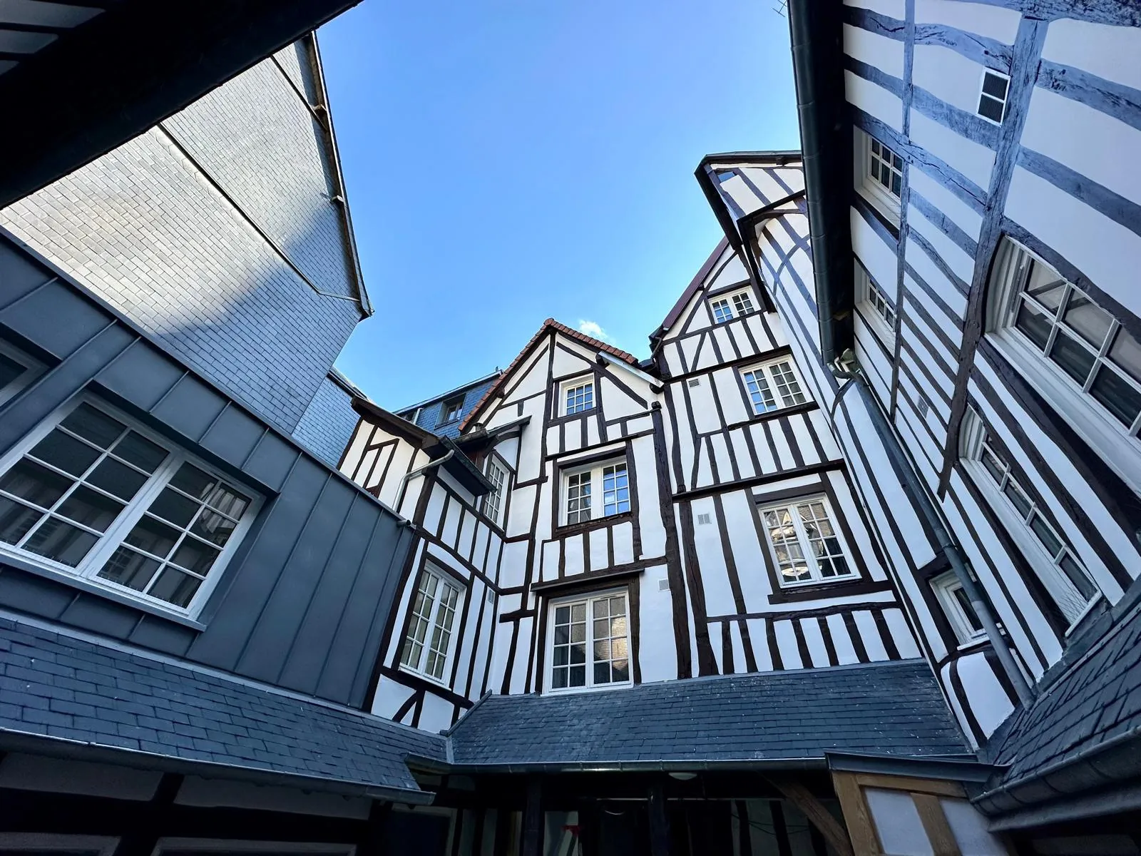 Appartement T2 lumineux de 54 m² à Rouen, entièrement rénové, proche commodités 