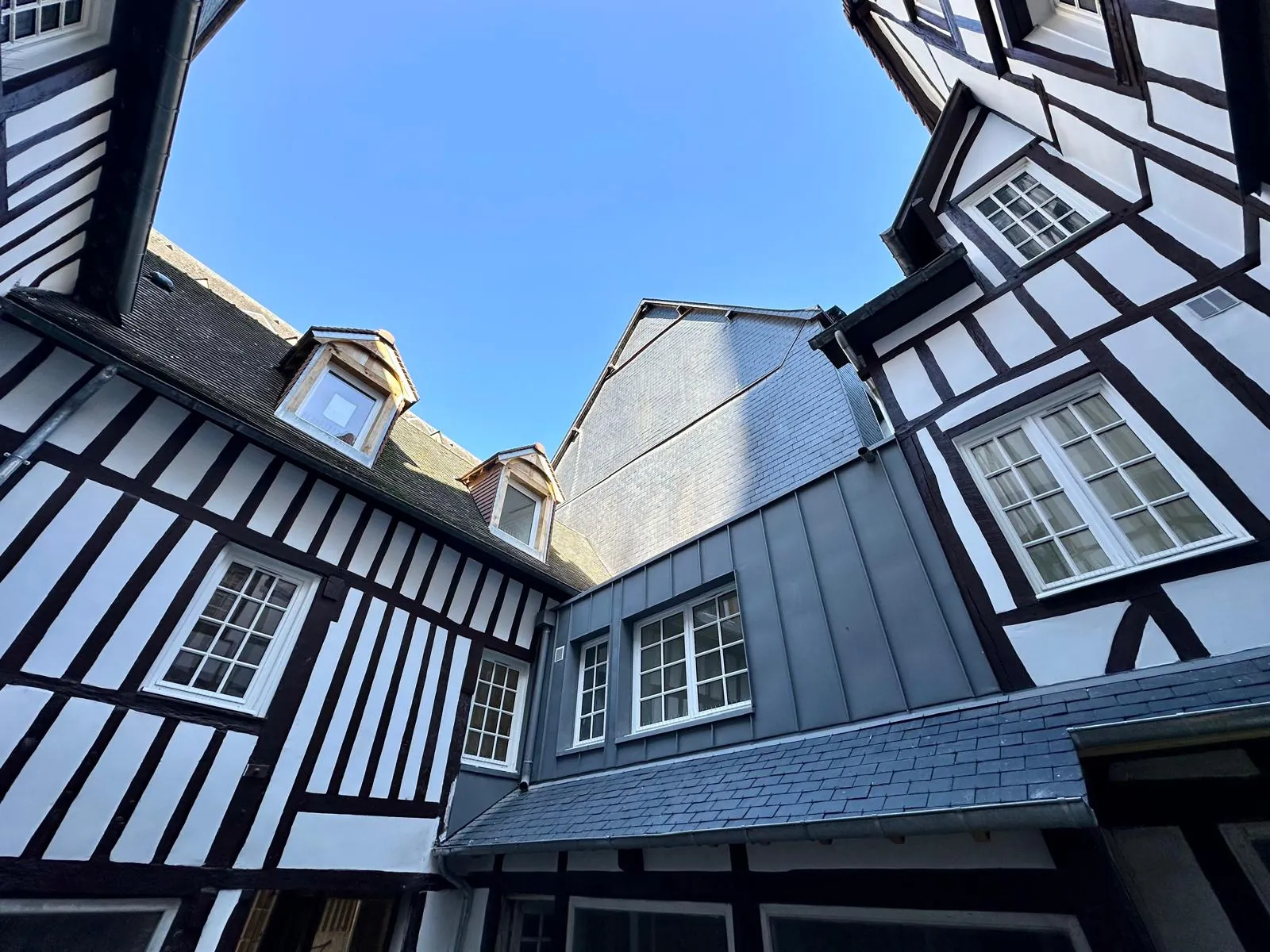 Appartement T2 lumineux de 54 m² à Rouen, entièrement rénové, proche commodités 