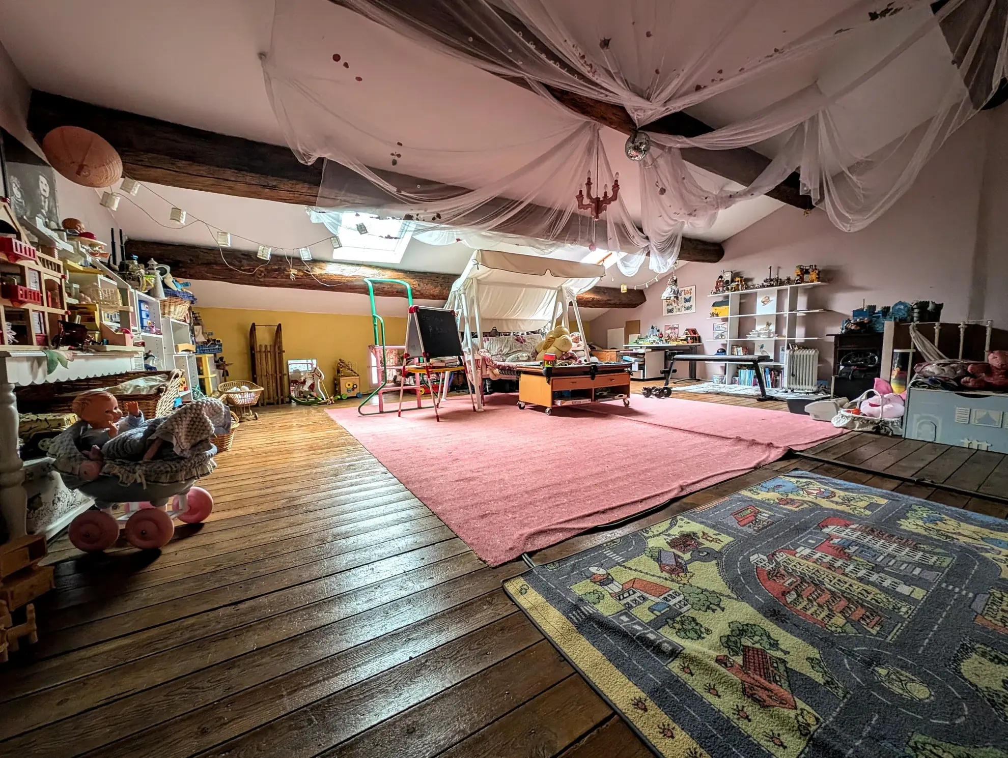 Belle maison de ville avec garage et studio indépendant à Lezignan Corbieres 