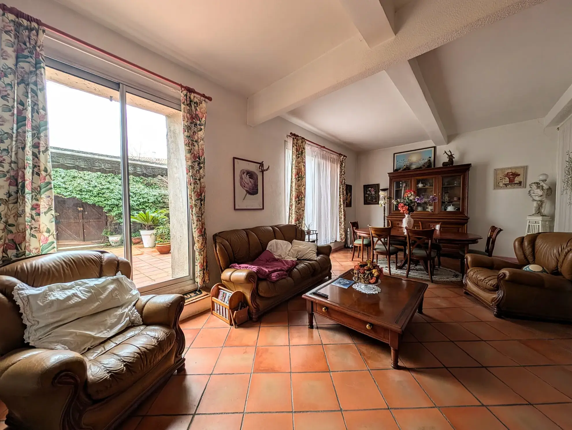 Belle maison de ville avec garage et studio indépendant à Lezignan Corbieres 
