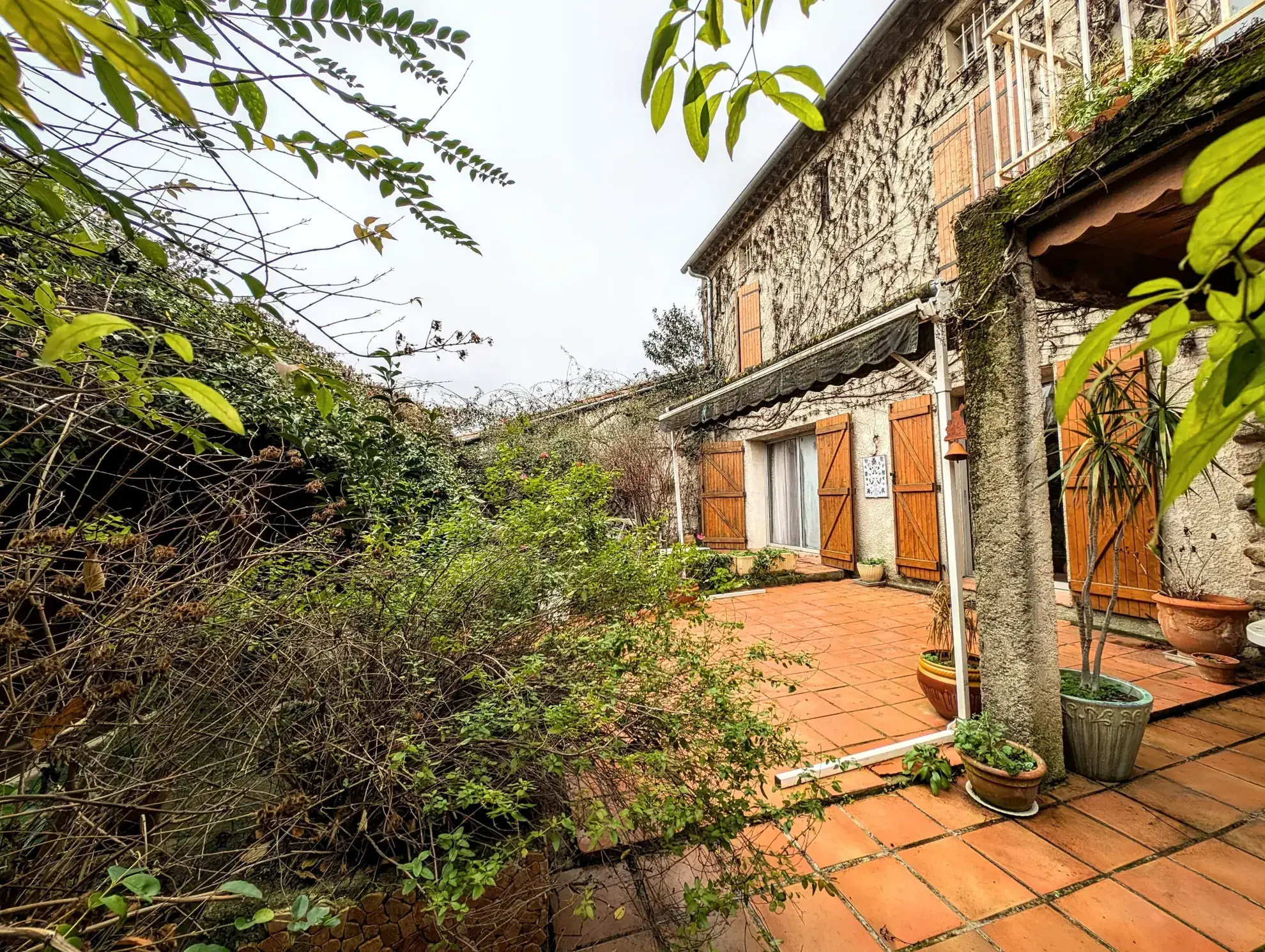 Belle maison de ville avec garage et studio indépendant à Lezignan Corbieres