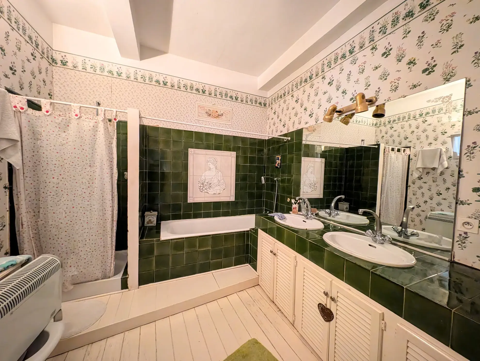 Belle maison de ville avec garage et studio indépendant à Lezignan Corbieres 