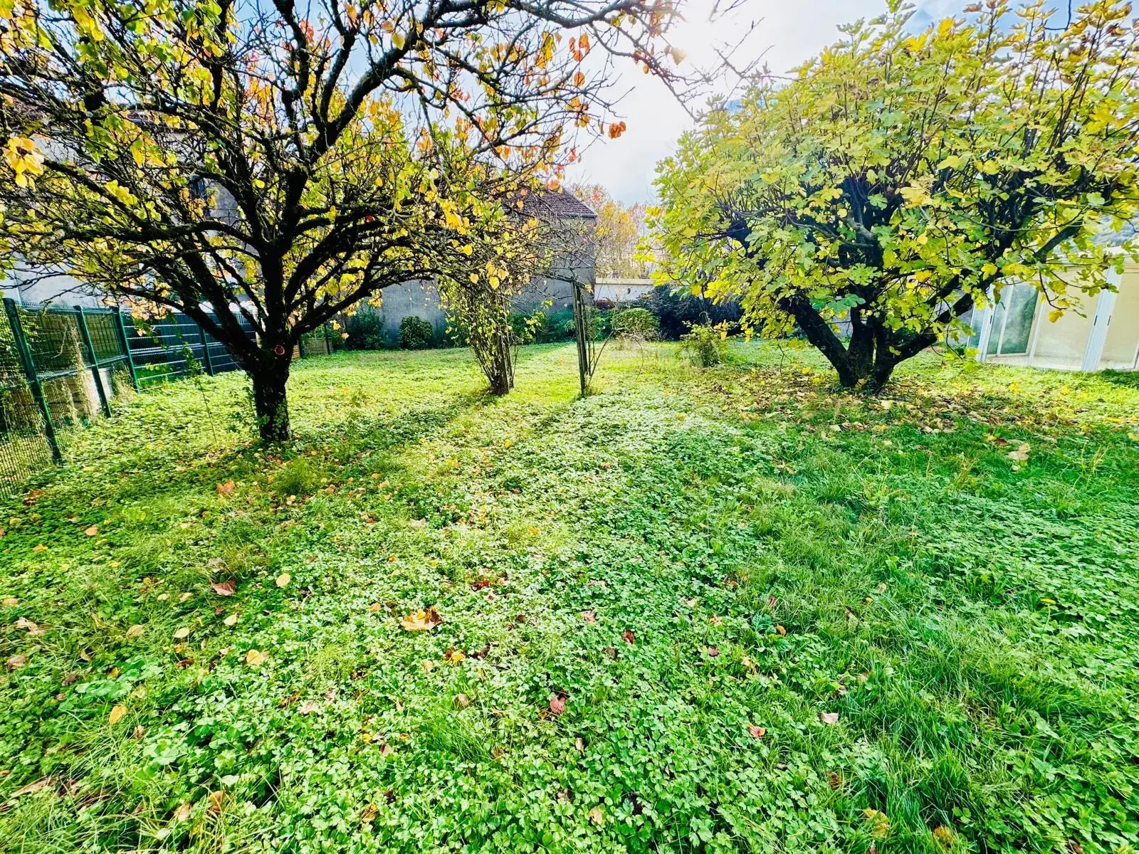 Terrain constructible de 702 m² à Fontaine, emplacement privilégié et calme