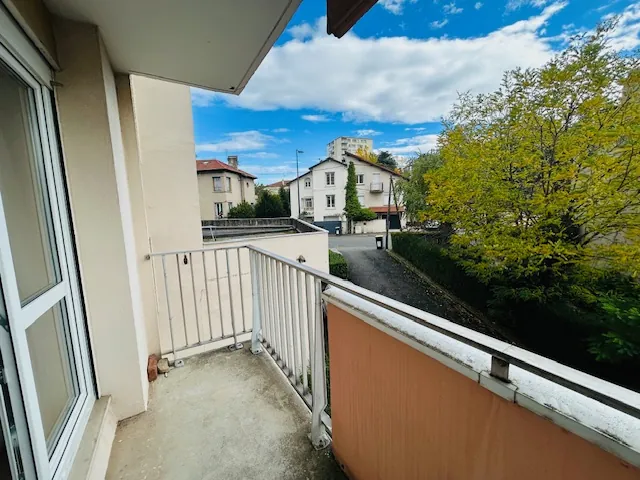 Appartement T2 Meublé avec Balcon et Stationnement à Saint-Étienne 