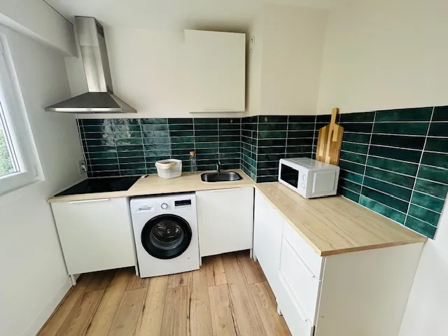 Appartement T2 Meublé avec Balcon et Stationnement à Saint-Étienne 