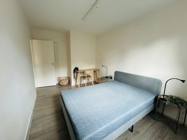 Appartement T2 Meublé avec Balcon et Stationnement à Saint-Étienne 
