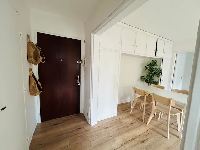 Appartement T2 Meublé avec Balcon et Stationnement à Saint-Étienne 