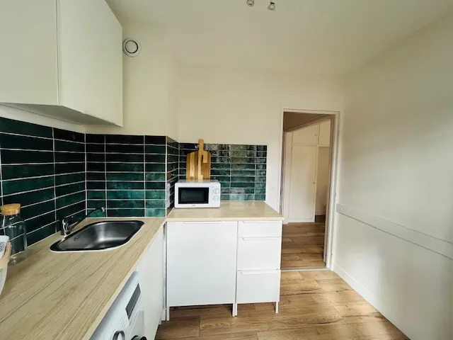 Appartement T2 Meublé avec Balcon et Stationnement à Saint-Étienne 