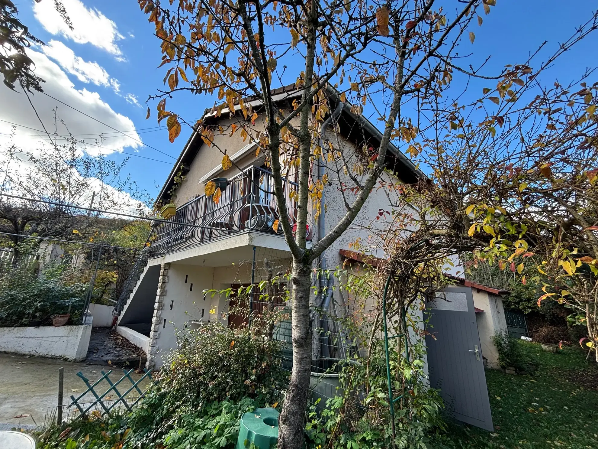Belle maison familiale de 118 m² à Saint-Étienne Bel Air avec jardin et garage 