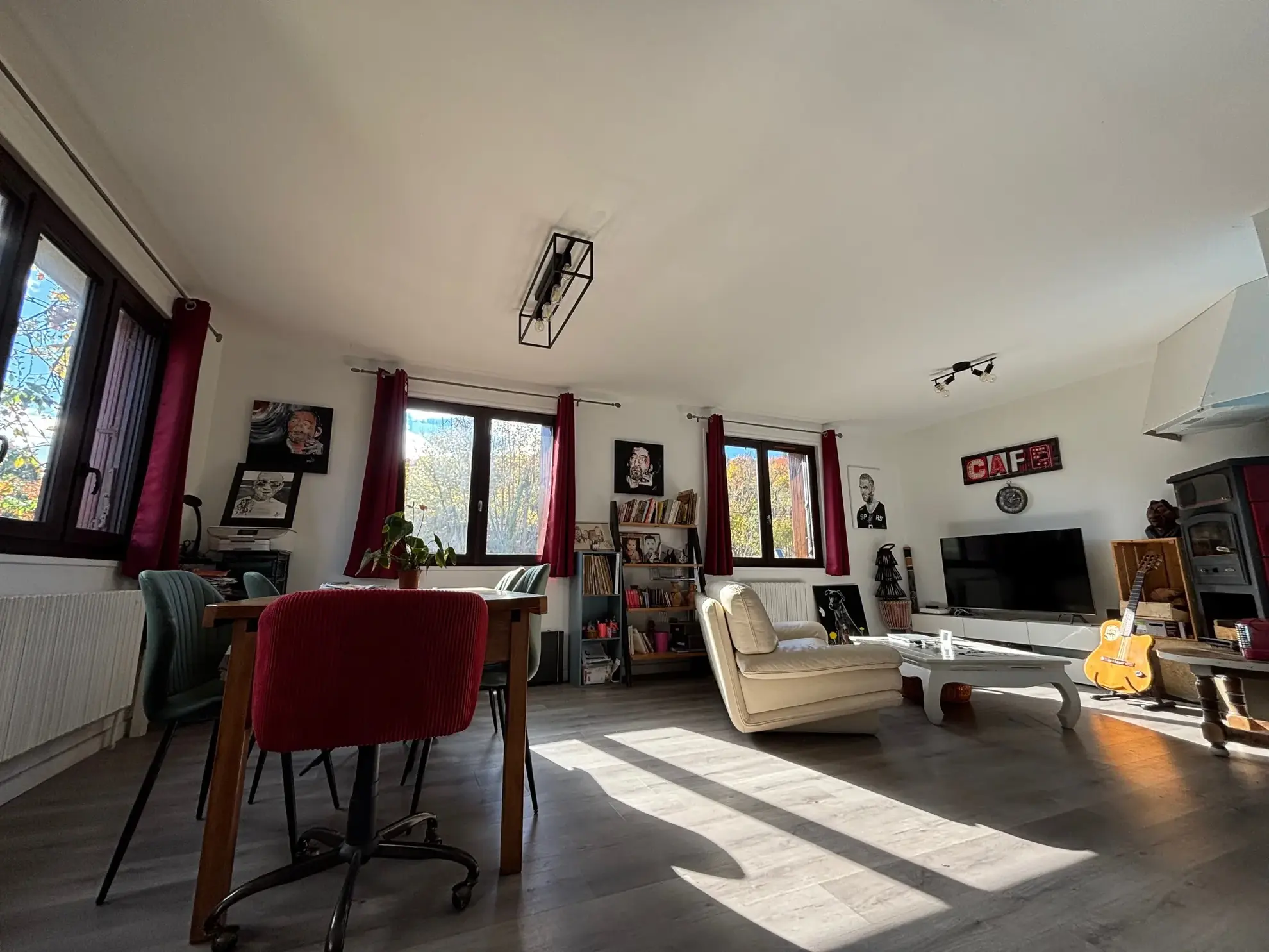 Belle maison familiale de 118 m² à Saint-Étienne Bel Air avec jardin et garage 