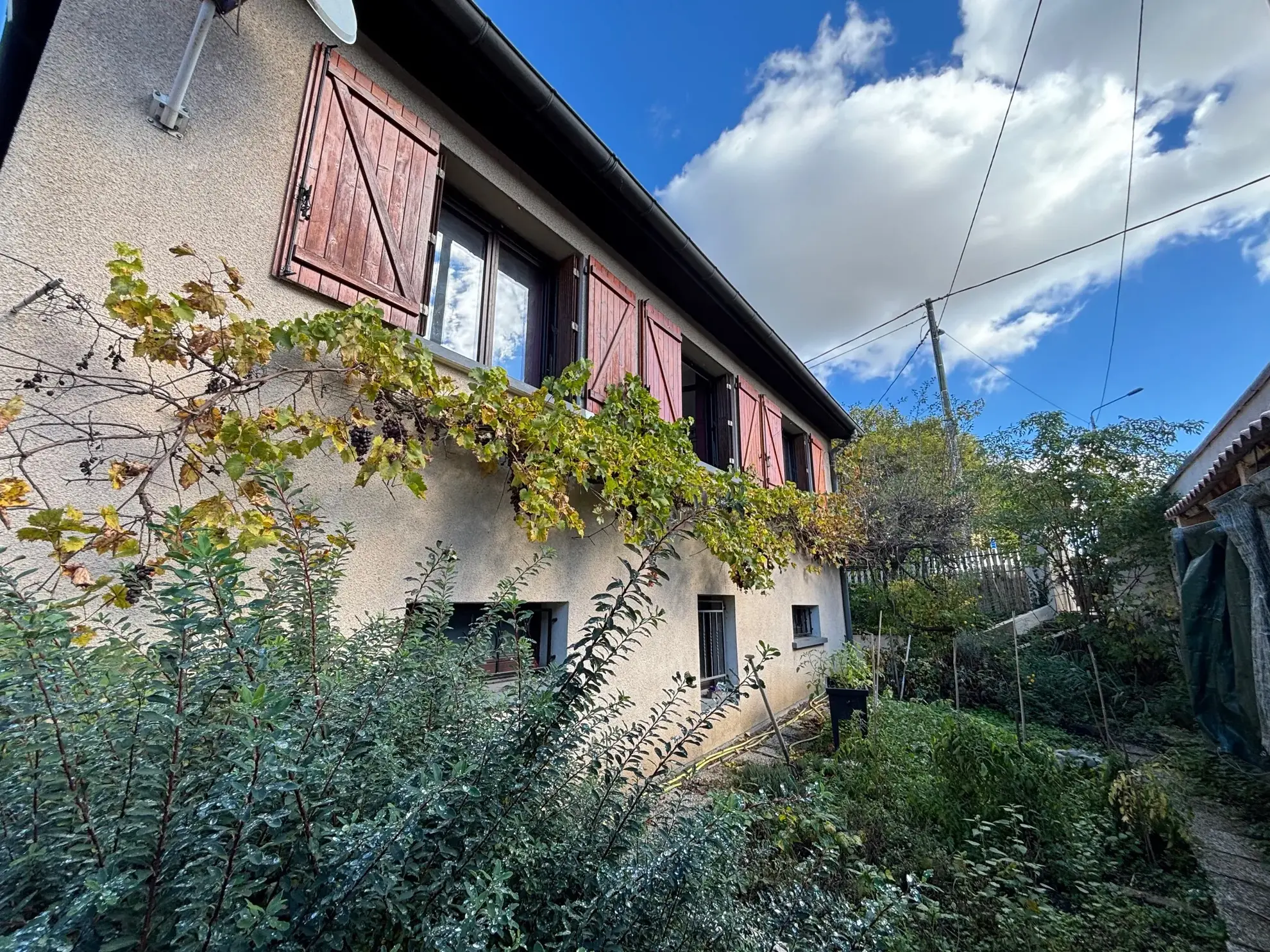 Belle maison familiale de 118 m² à Saint-Étienne Bel Air avec jardin et garage 