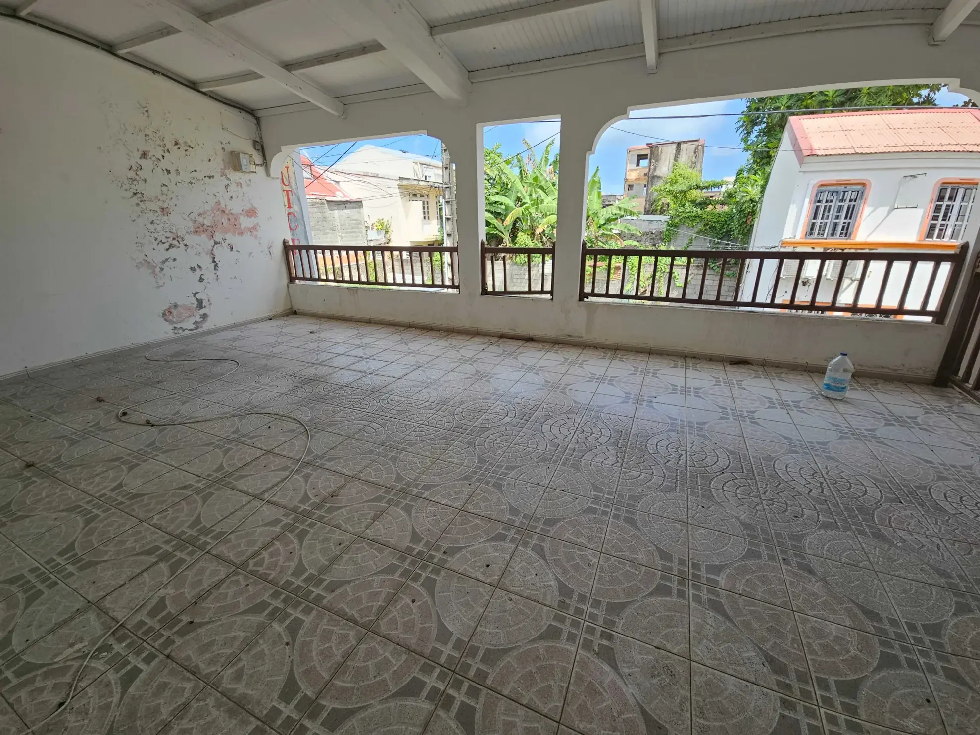 Appartement F3 lumineux avec deux terrasses à Trinité 