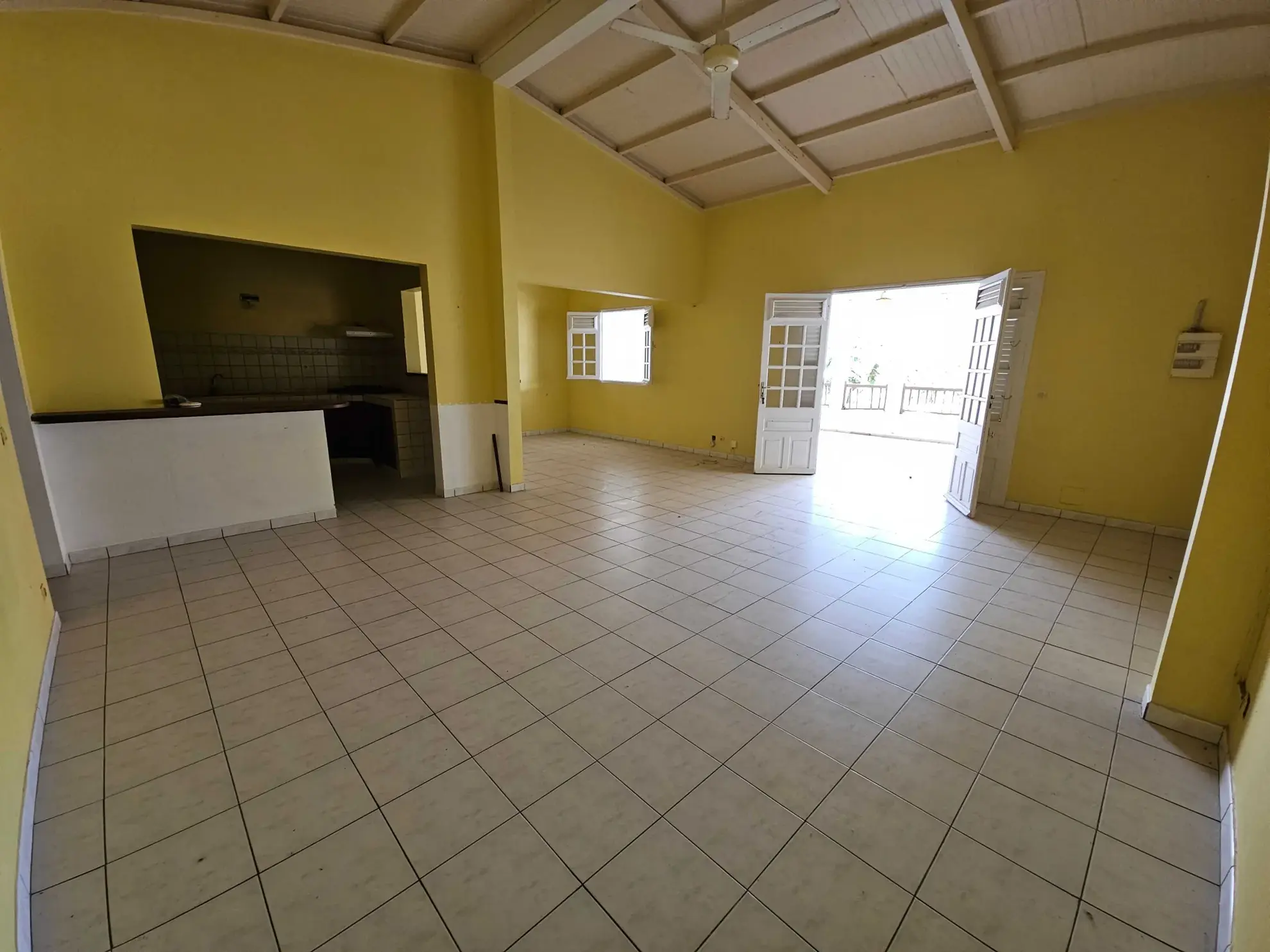 Appartement F3 lumineux avec deux terrasses à Trinité 