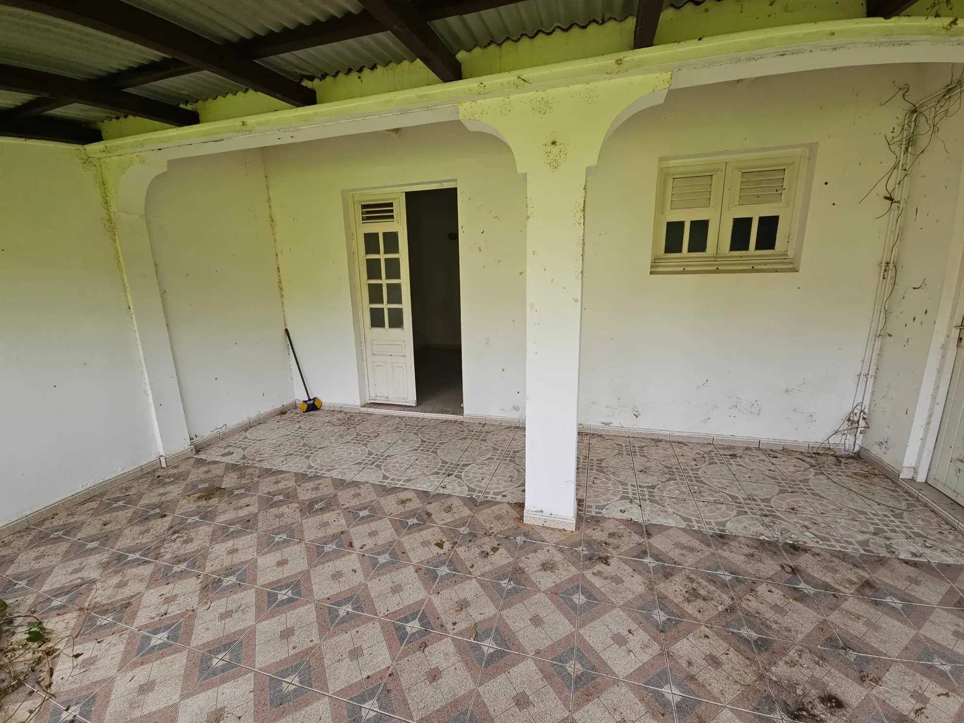 Appartement F3 lumineux avec deux terrasses à Trinité 