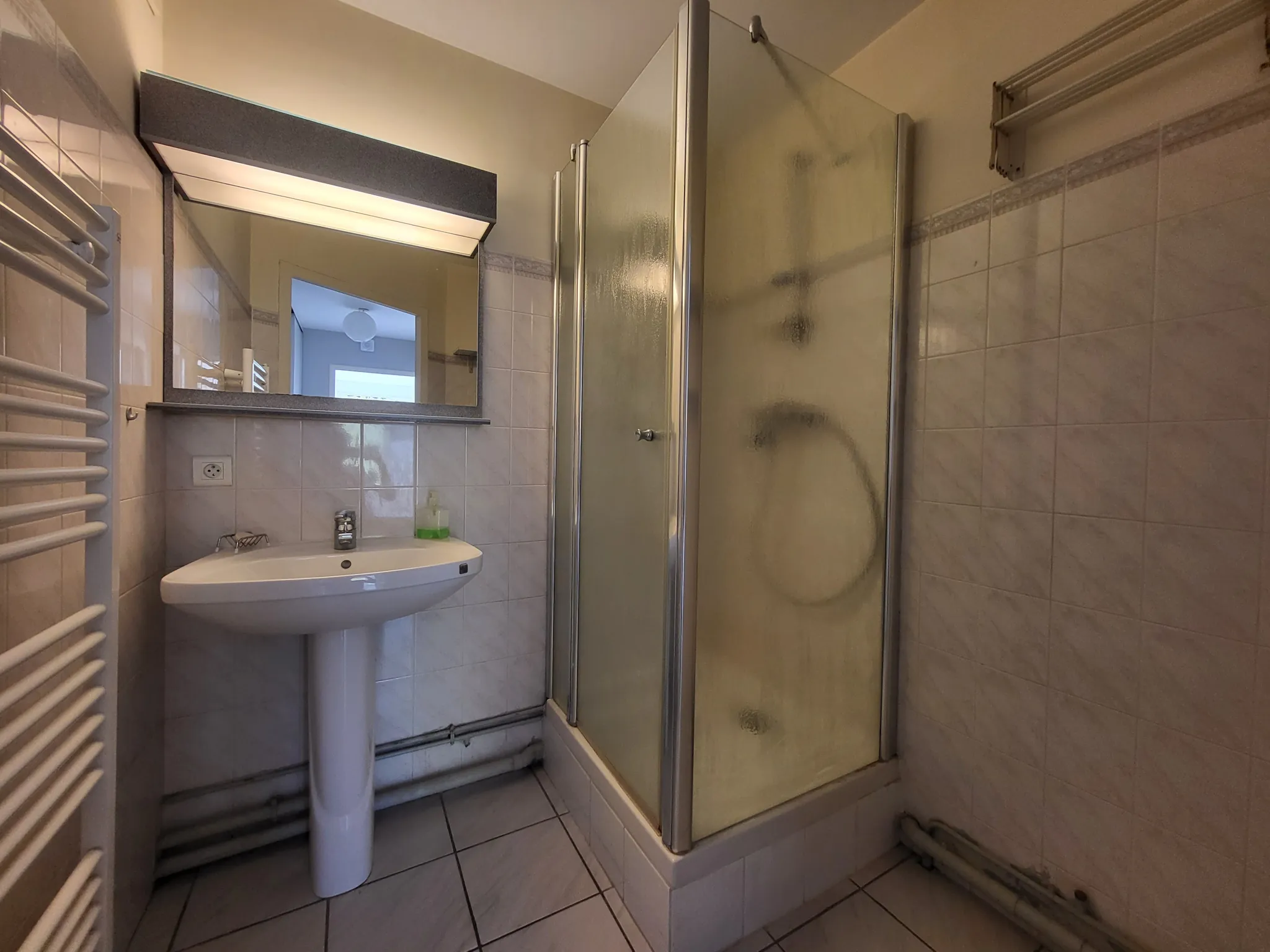 Appartement 2 pièces lumineux à Annecy avec cave et balcon 