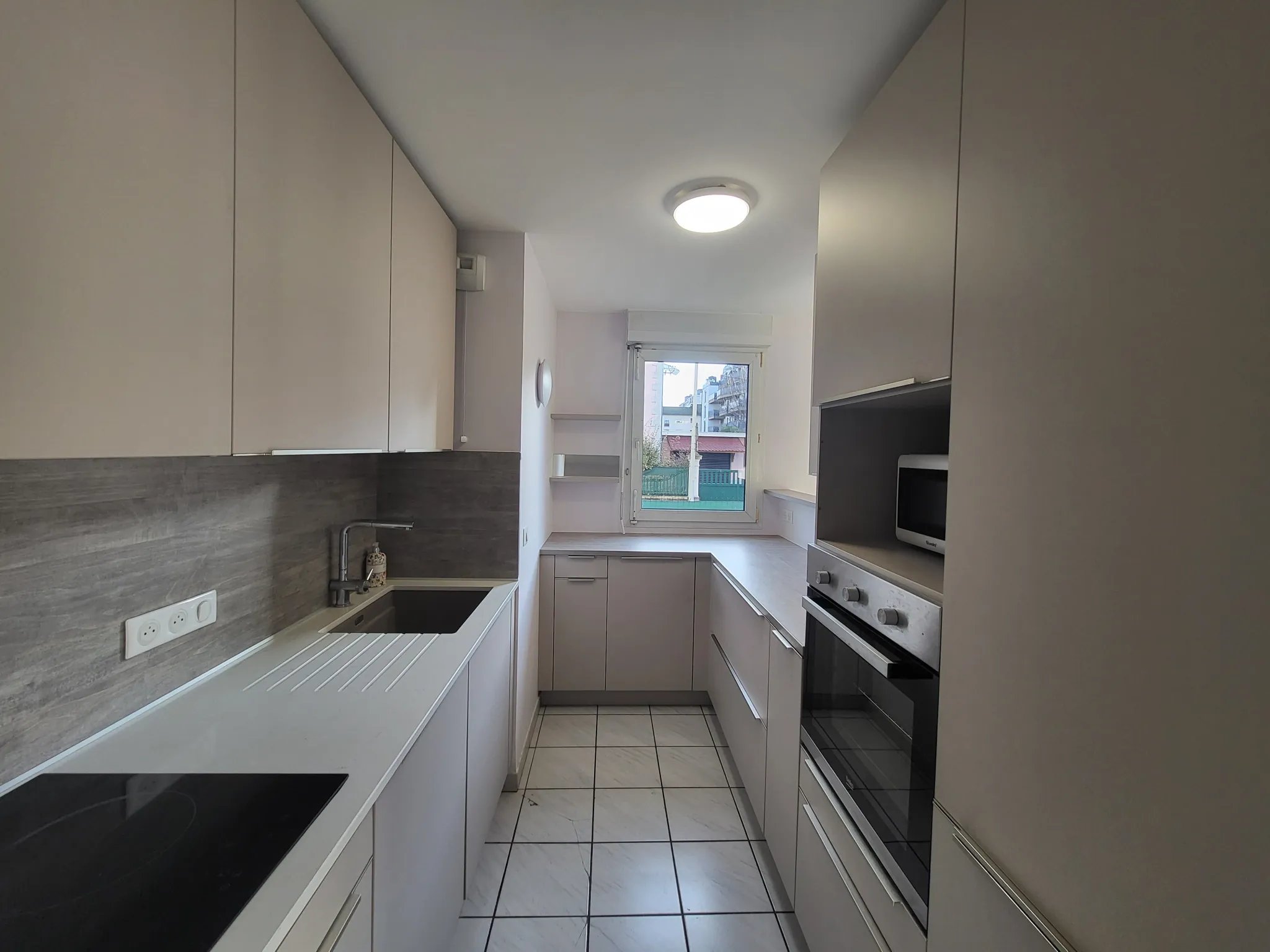 Appartement 2 pièces lumineux à Annecy avec cave et balcon 