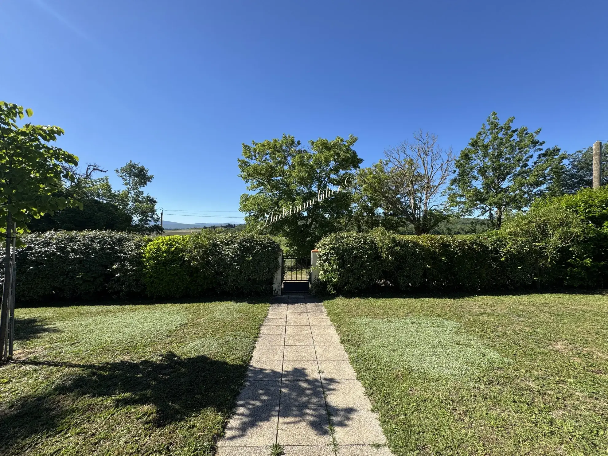 Villa récente de plain-pied avec jardin à Limoux et ses environs 