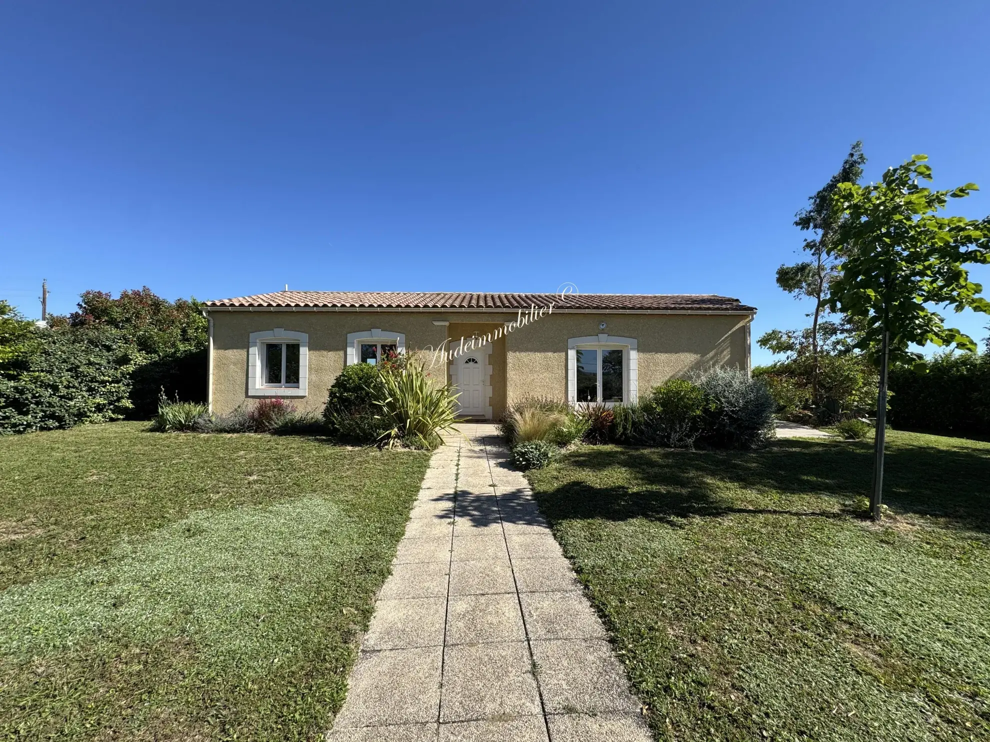 Villa récente de plain-pied avec jardin à Limoux et ses environs 