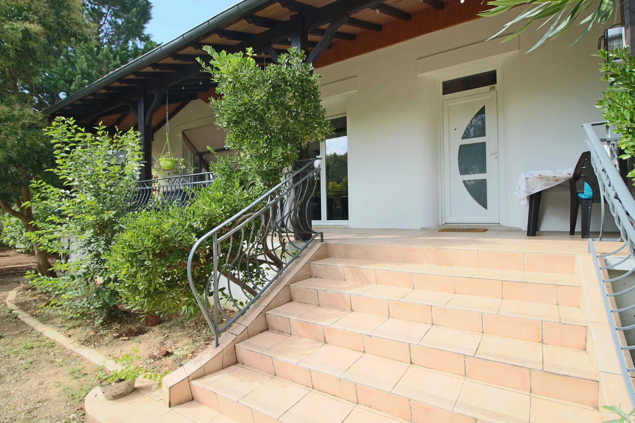 Belle maison de 190 m² avec appartement indépendant à Puy l'Évêque