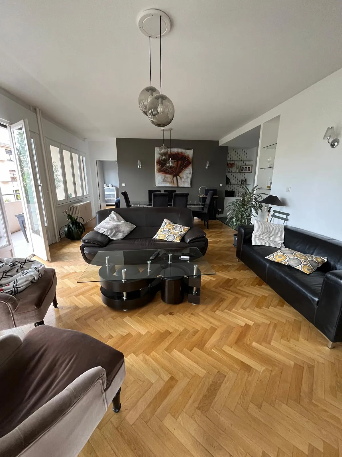 Appartement de luxe de 108 m² à Saint-Étienne avec balcon et stationnement 