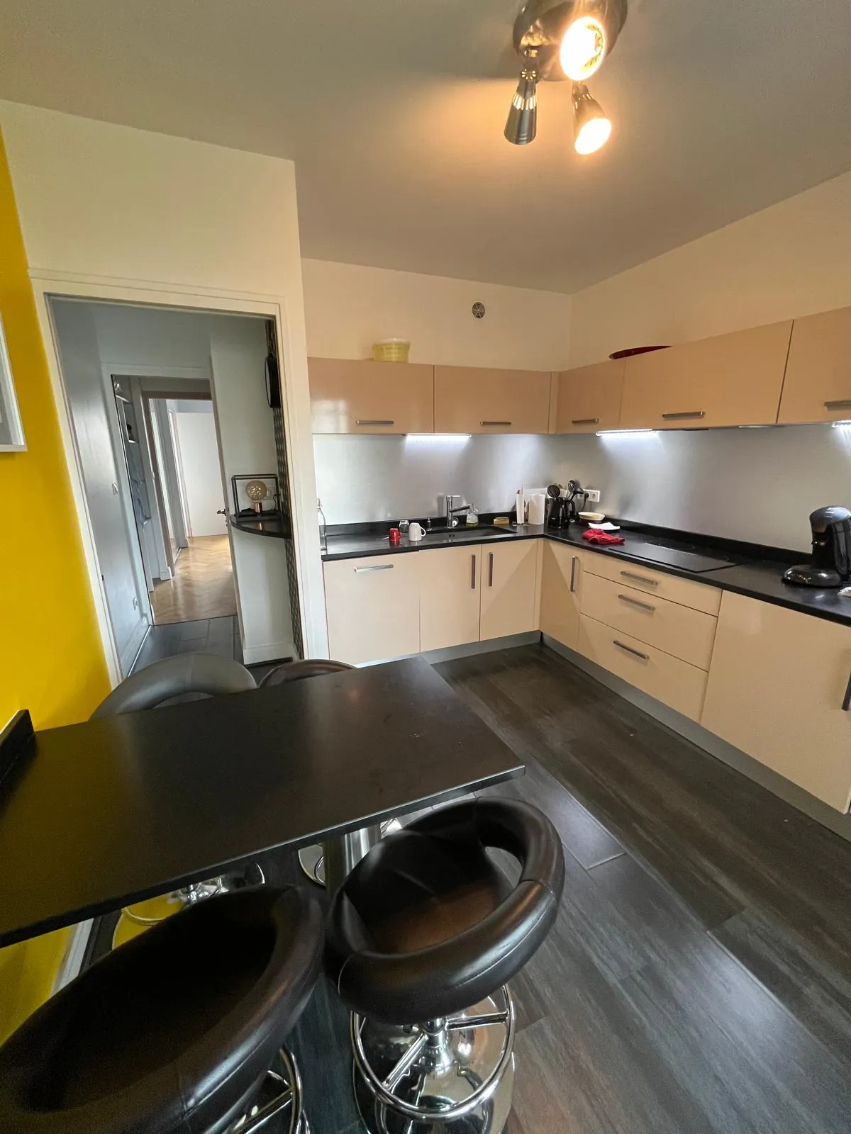 Appartement de luxe de 108 m² à Saint-Étienne avec balcon et stationnement 