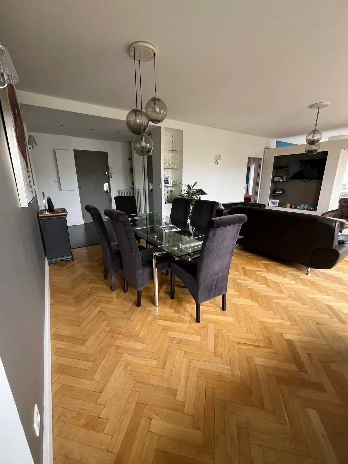 Appartement de luxe de 108 m² à Saint-Étienne avec balcon et stationnement 
