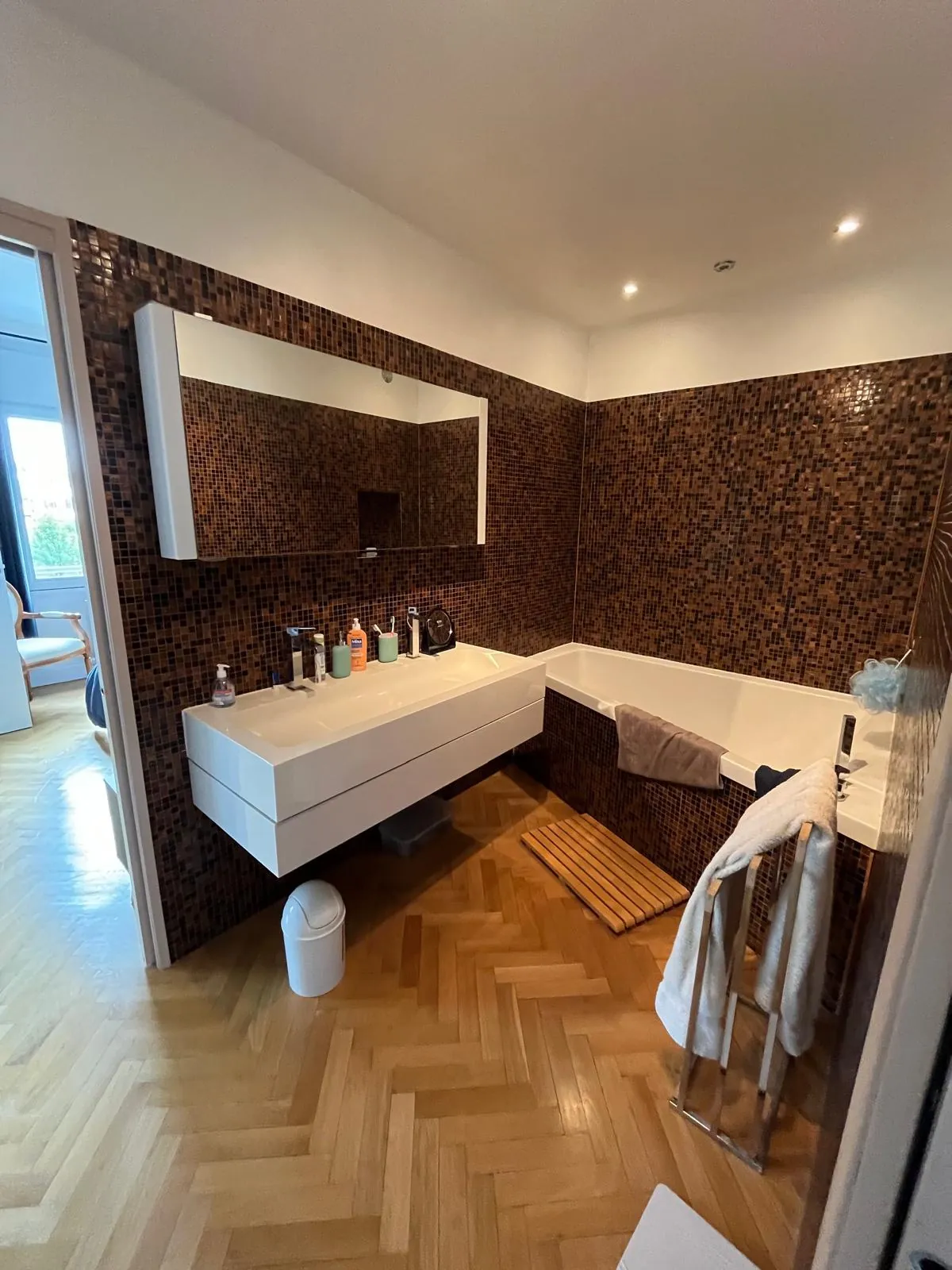 Appartement de luxe de 108 m² à Saint-Étienne avec balcon et stationnement 