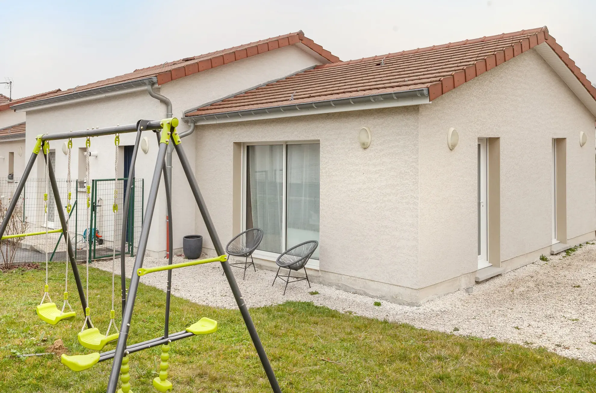 Belle maison de ville récente avec jardin et garage à Vieux Charmont, Nommay