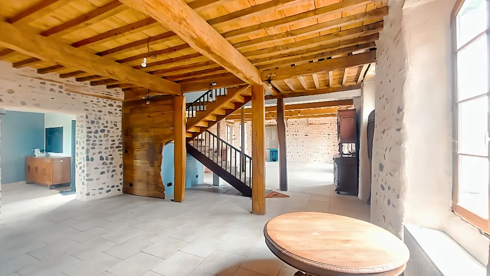 Maison de caractère à Tarbes près de Bazet, 254 m² avec dépendances et grand terrain 