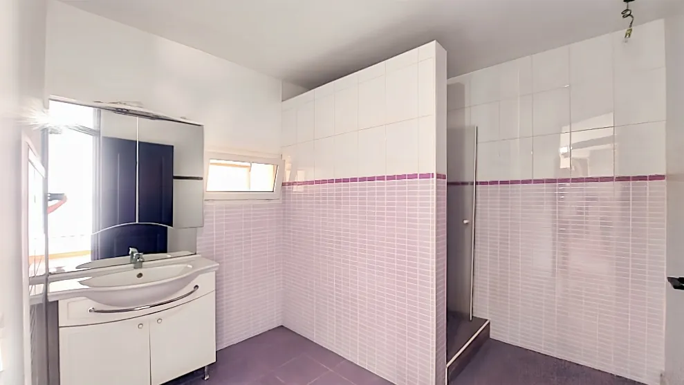 Maison de caractère à Tarbes près de Bazet, 254 m² avec dépendances et grand terrain 