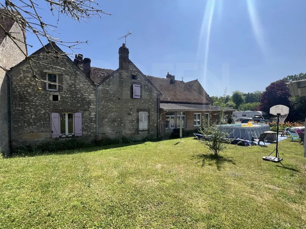 Maison ancienne de 160,5 m² avec jardin à Saint-Maurice-Thizouaille (89110) pour vente