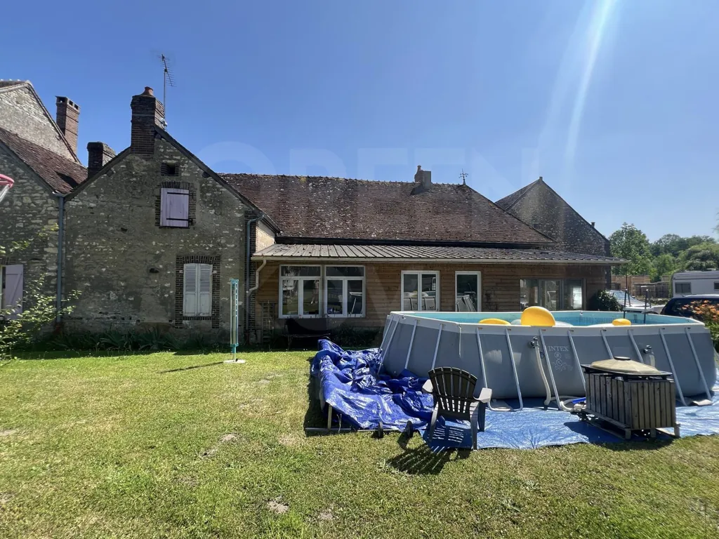 Maison ancienne de 160,5 m² avec jardin à Saint-Maurice-Thizouaille (89110) pour vente 