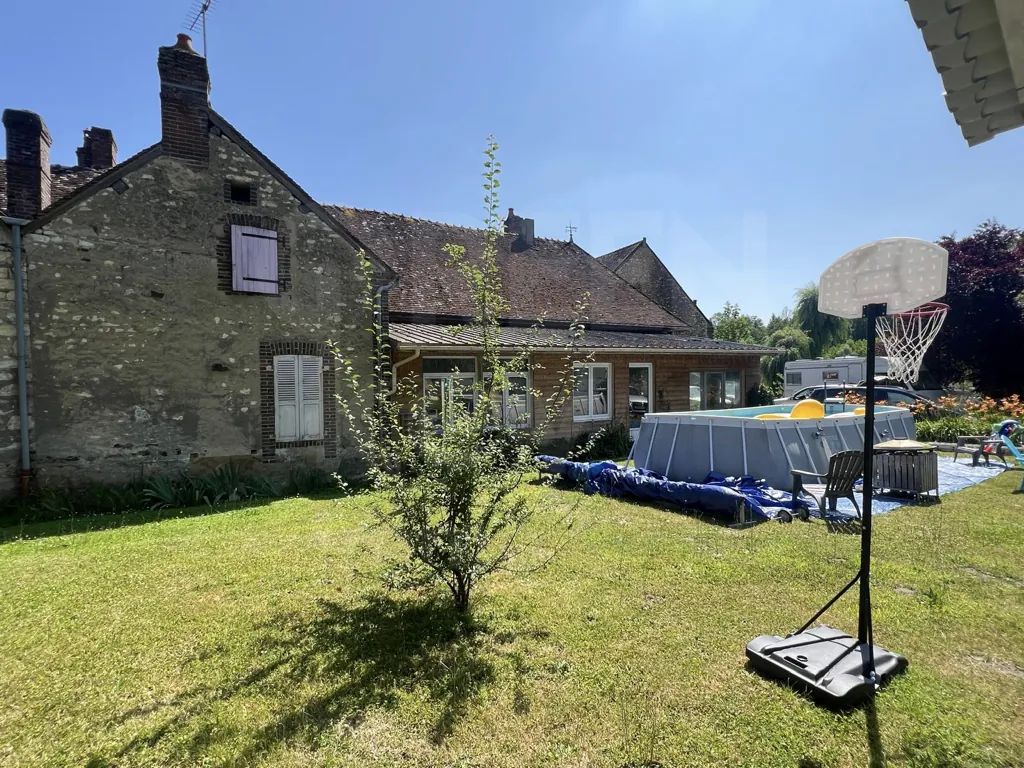 Maison ancienne de 160,5 m² avec jardin à Saint-Maurice-Thizouaille (89110) pour vente 