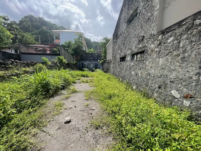 Terrain constructible de 198 m² à Saint-Pierre, emplacement privilégié 