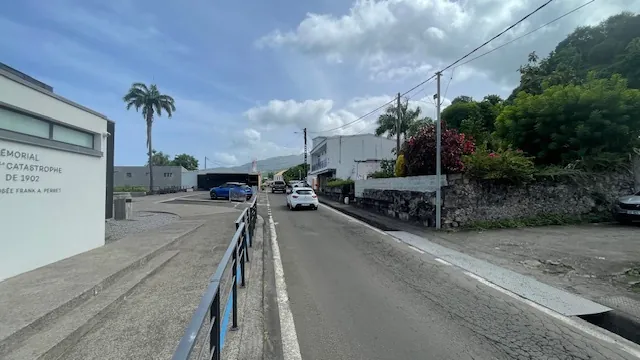 Terrain constructible de 198 m² à Saint-Pierre, emplacement privilégié 