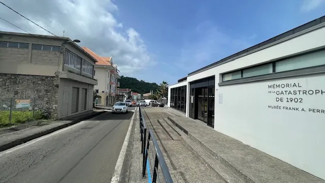 Terrain constructible de 198 m² à Saint-Pierre, emplacement privilégié 