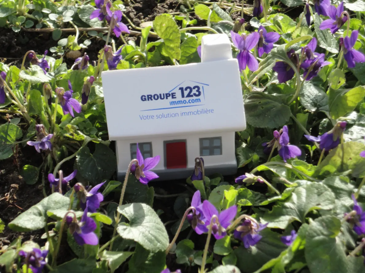 Terrain constructible viabilisé à vendre à Charbuy – 933 m²