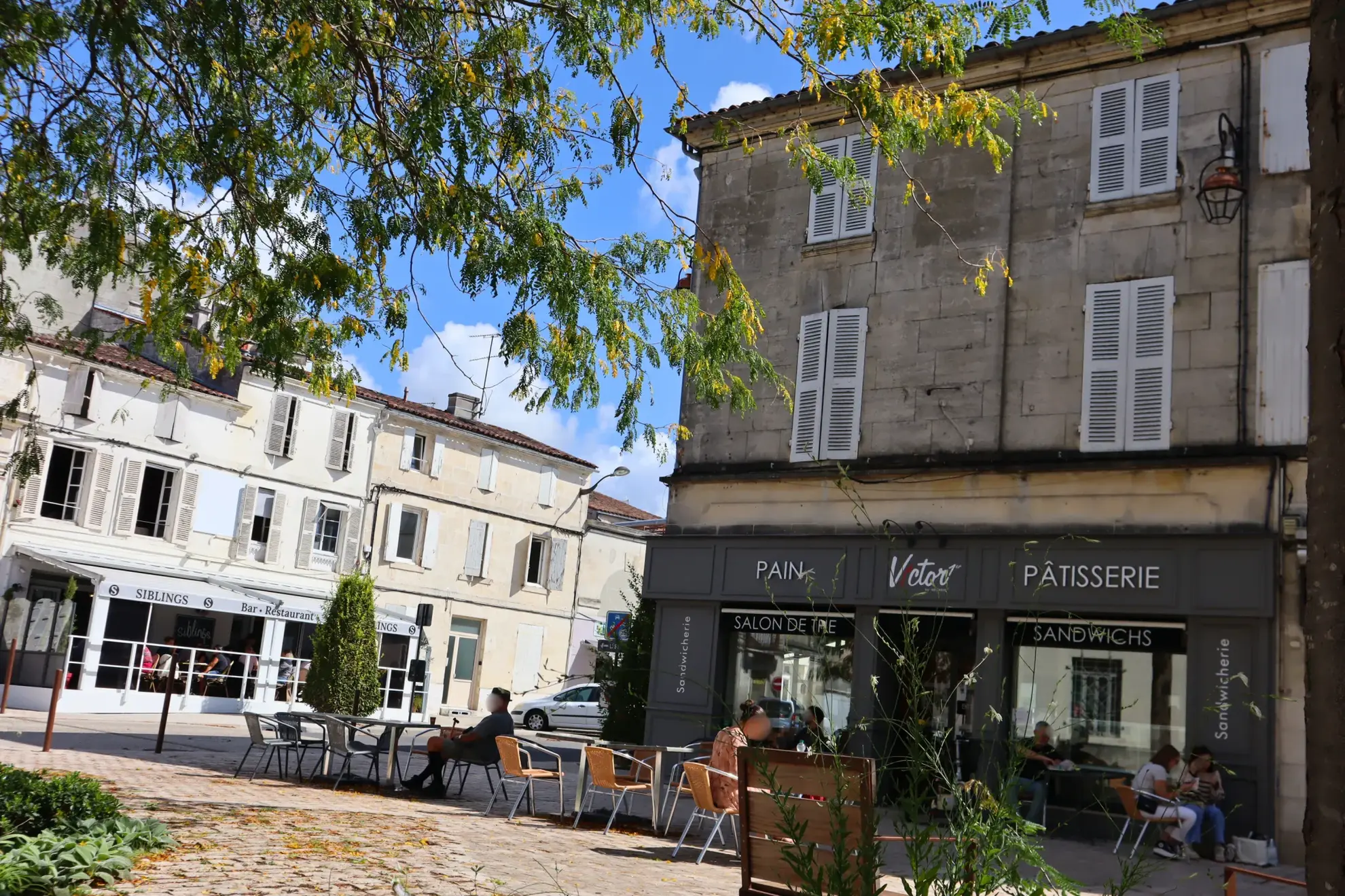 Achat fonds de commerce boulangerie à Cognac, emplacement prime sur la place Martell 