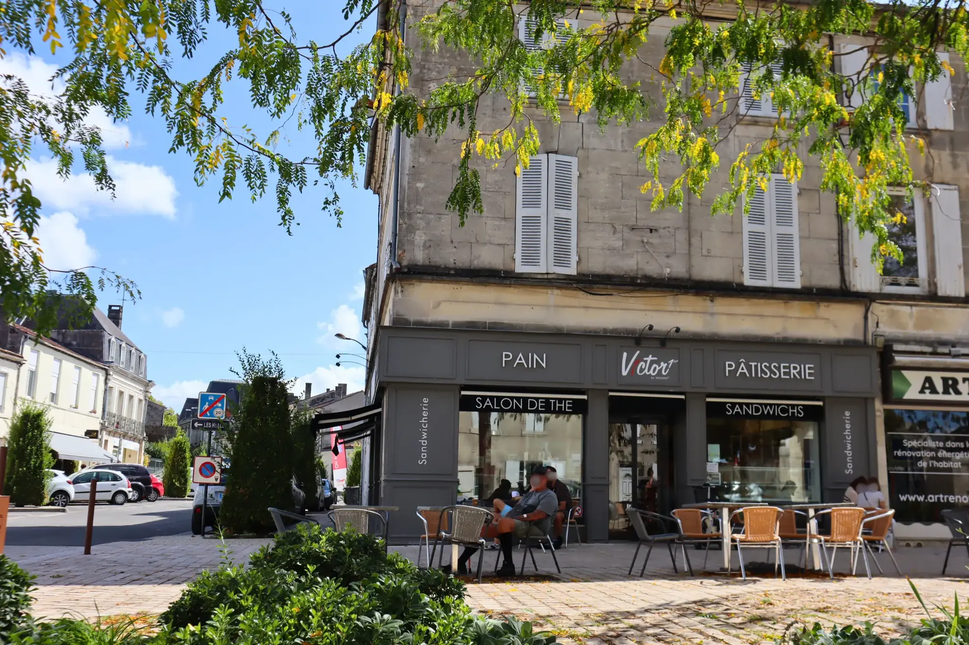 Achat fonds de commerce boulangerie à Cognac, emplacement prime sur la place Martell 